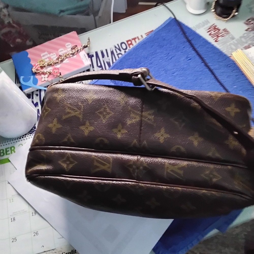 Louis Vuitton unisex monogram crossbody with COA - Picture 5 of 8